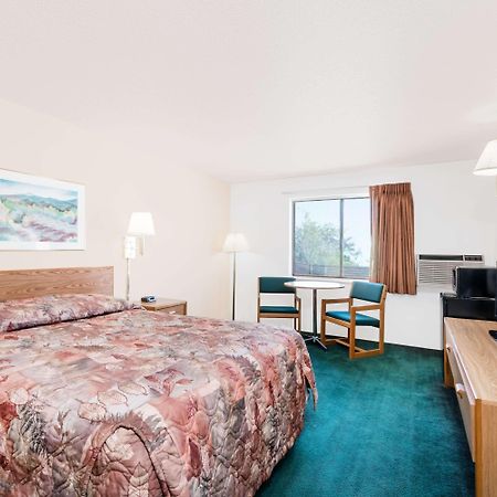 ซูเปอร์ 8 บาย วินด์แฮม เบลฟูร์ช เซาท์ดาโคตา Hotel เบลฟูช ภายนอก รูปภาพ