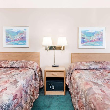 ซูเปอร์ 8 บาย วินด์แฮม เบลฟูร์ช เซาท์ดาโคตา Hotel เบลฟูช ภายนอก รูปภาพ