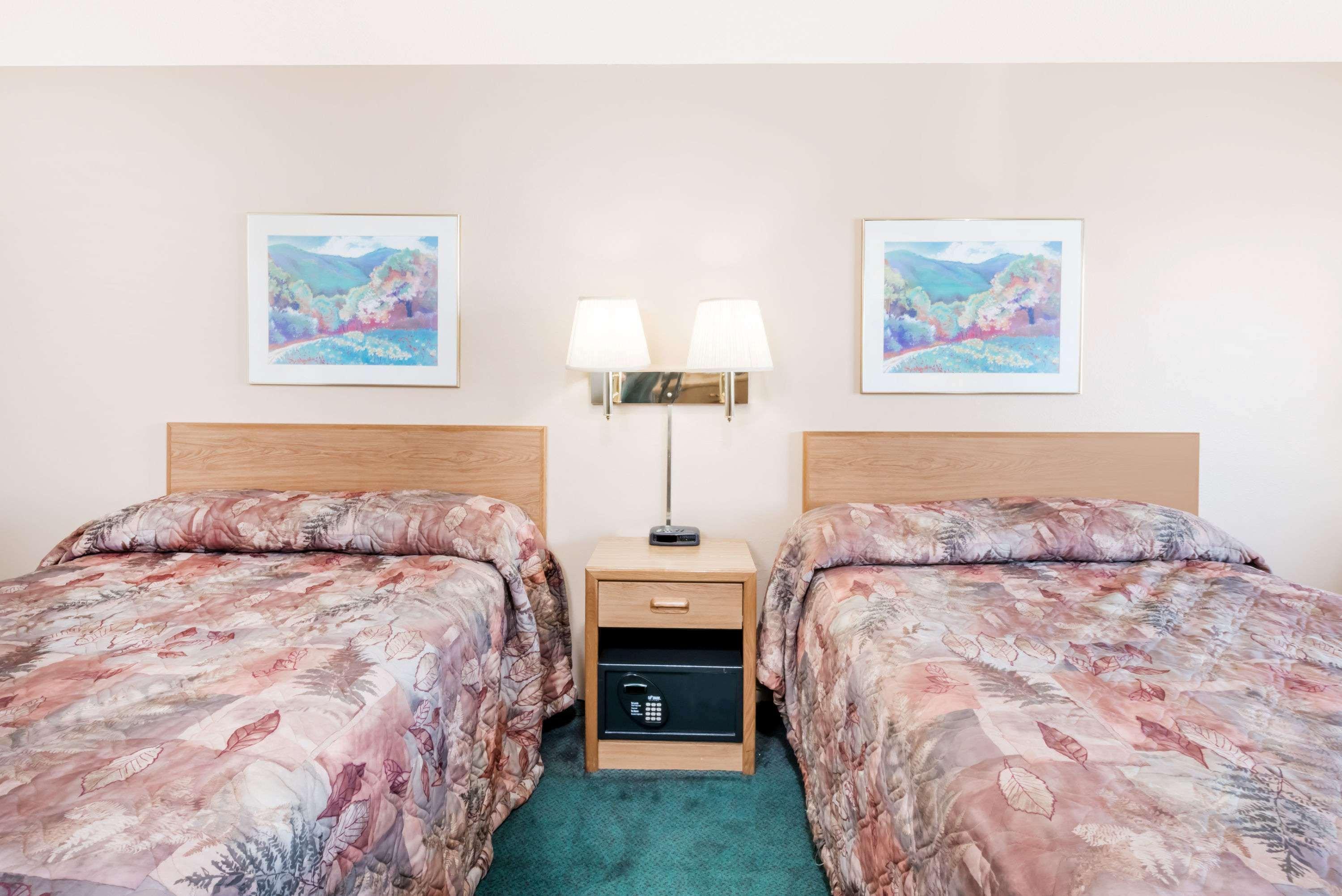 ซูเปอร์ 8 บาย วินด์แฮม เบลฟูร์ช เซาท์ดาโคตา Hotel เบลฟูช ภายนอก รูปภาพ